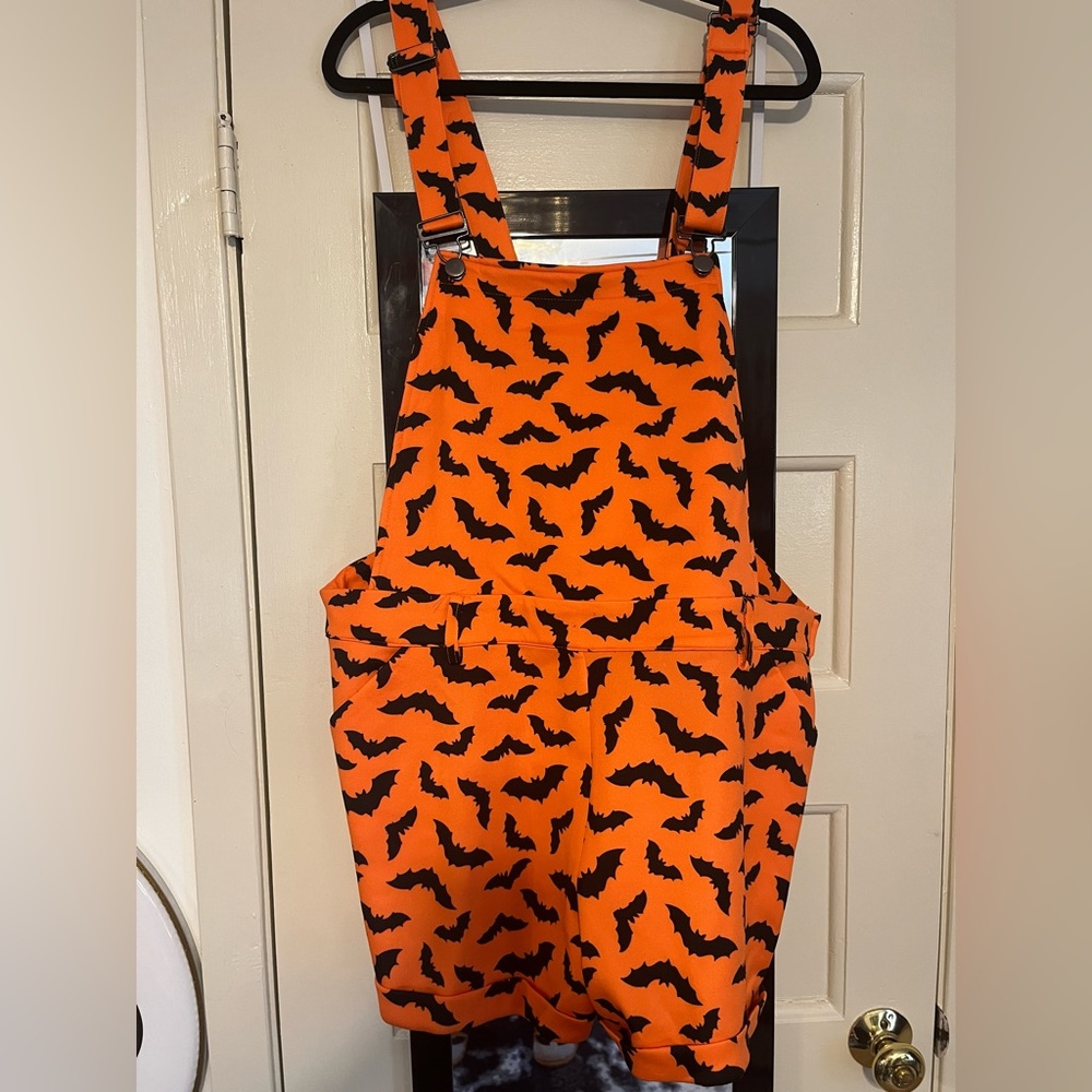 Hot Topic Social Collision Size 2X Bat Shortalls